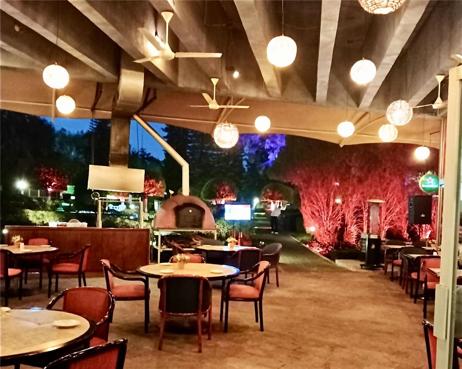 restaurant cafeteria