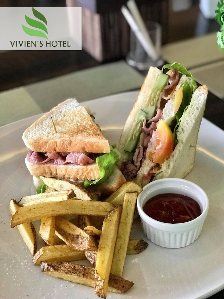 Vivien's Hotel 35/51