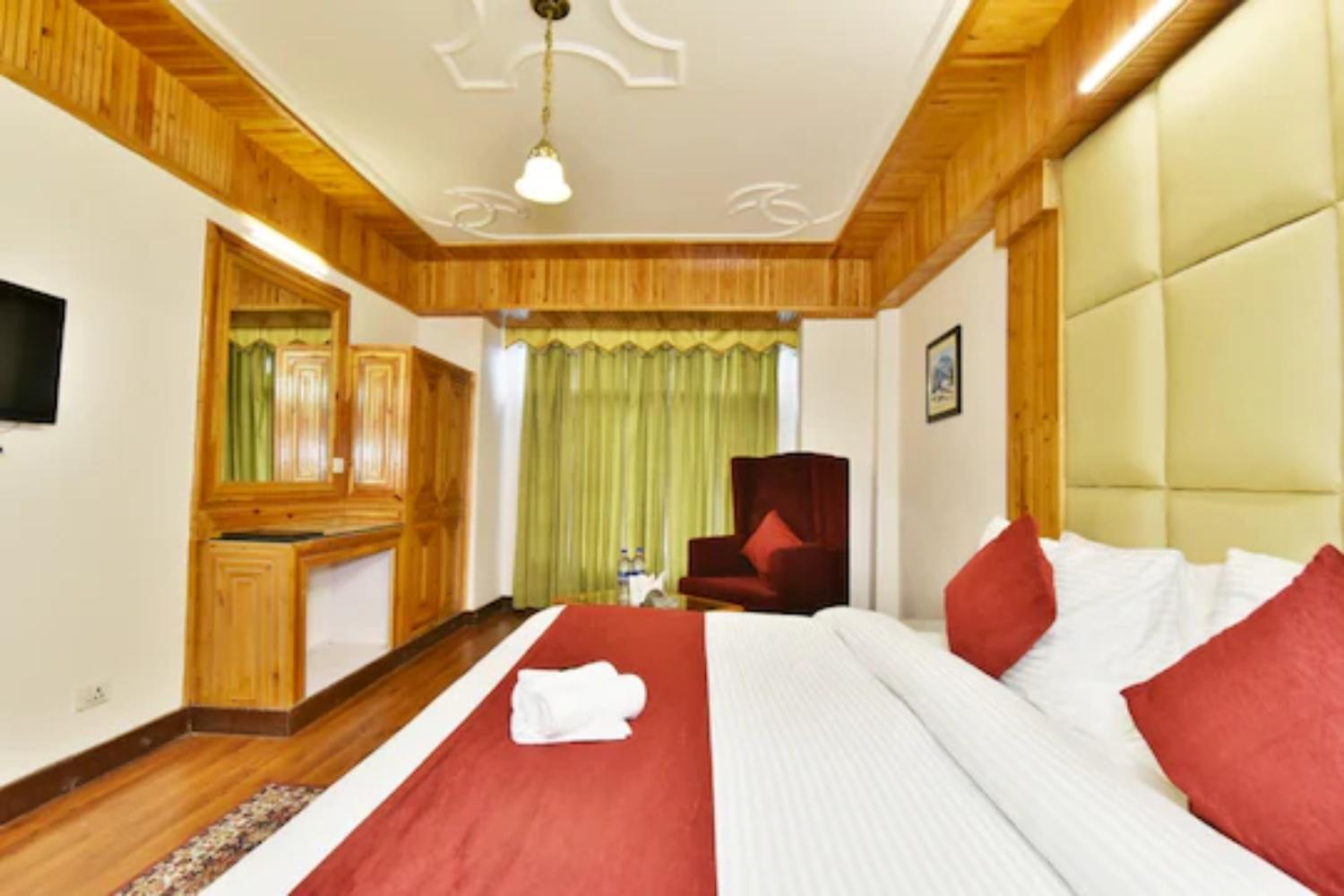 HOTEL HIMGIRI 24/50