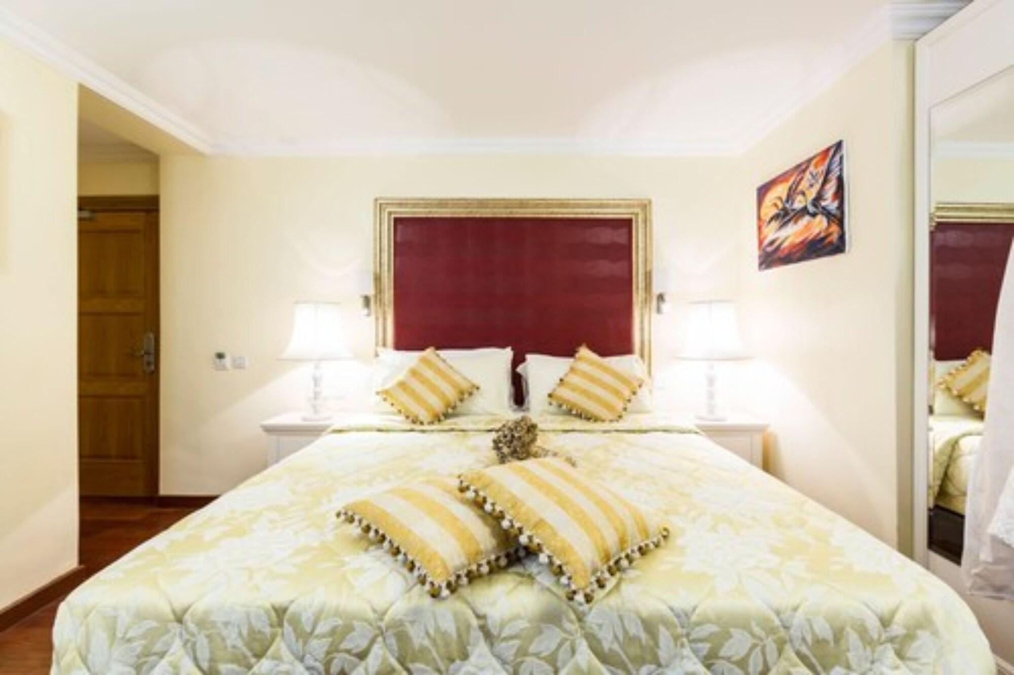 Linton Hotel 13/53
