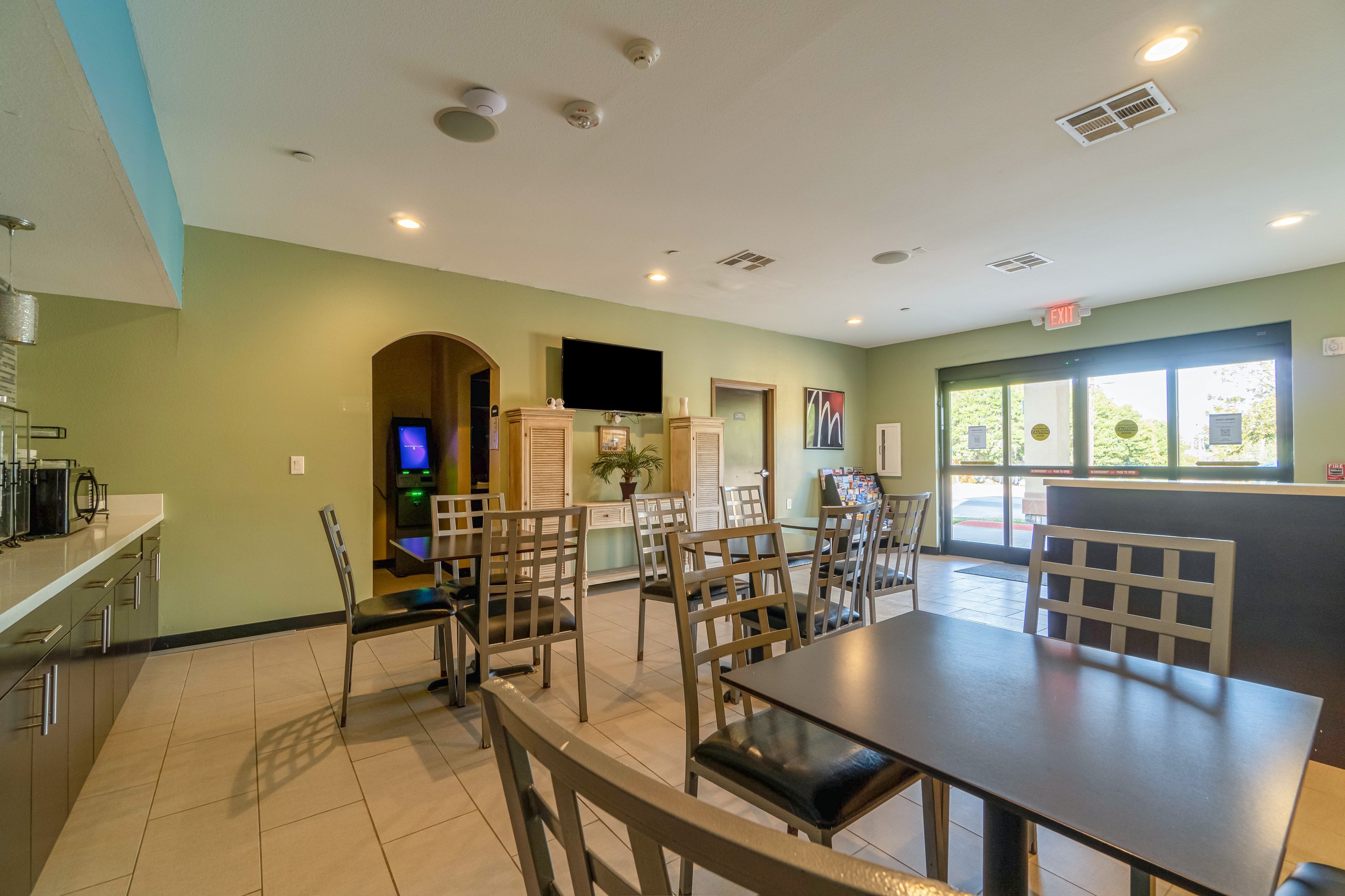 Moulton Inn & Suites By OYO Near Shiner TX 13/29