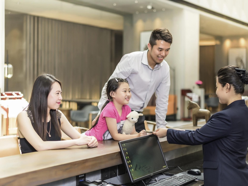 NOVOTEL SHANGHAI CLOVER 10/73