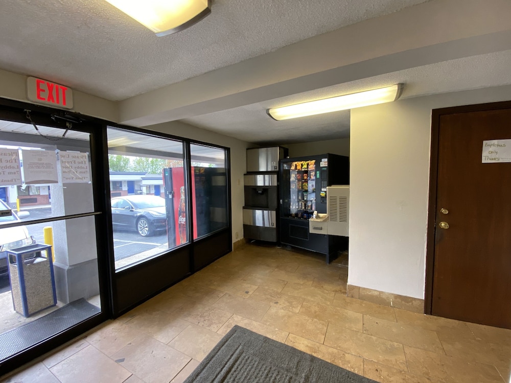 Travelodge by Wyndham Laurel 18/59