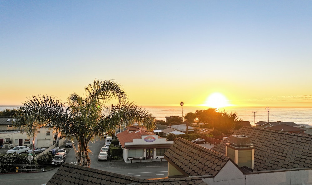 Cayucos Sunset Inn Bed and Breakfast 44/50