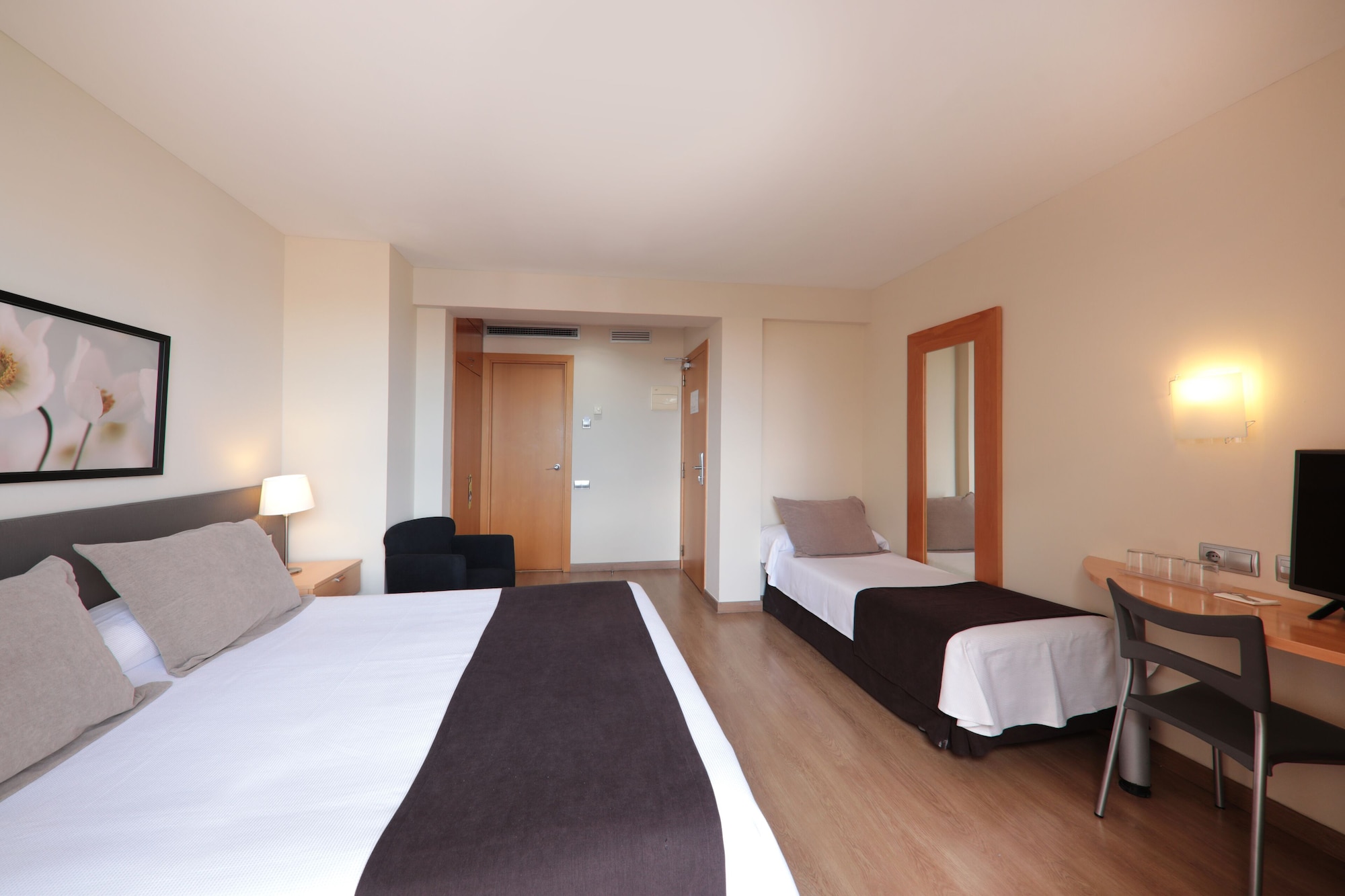 ROOM, TRIPLE