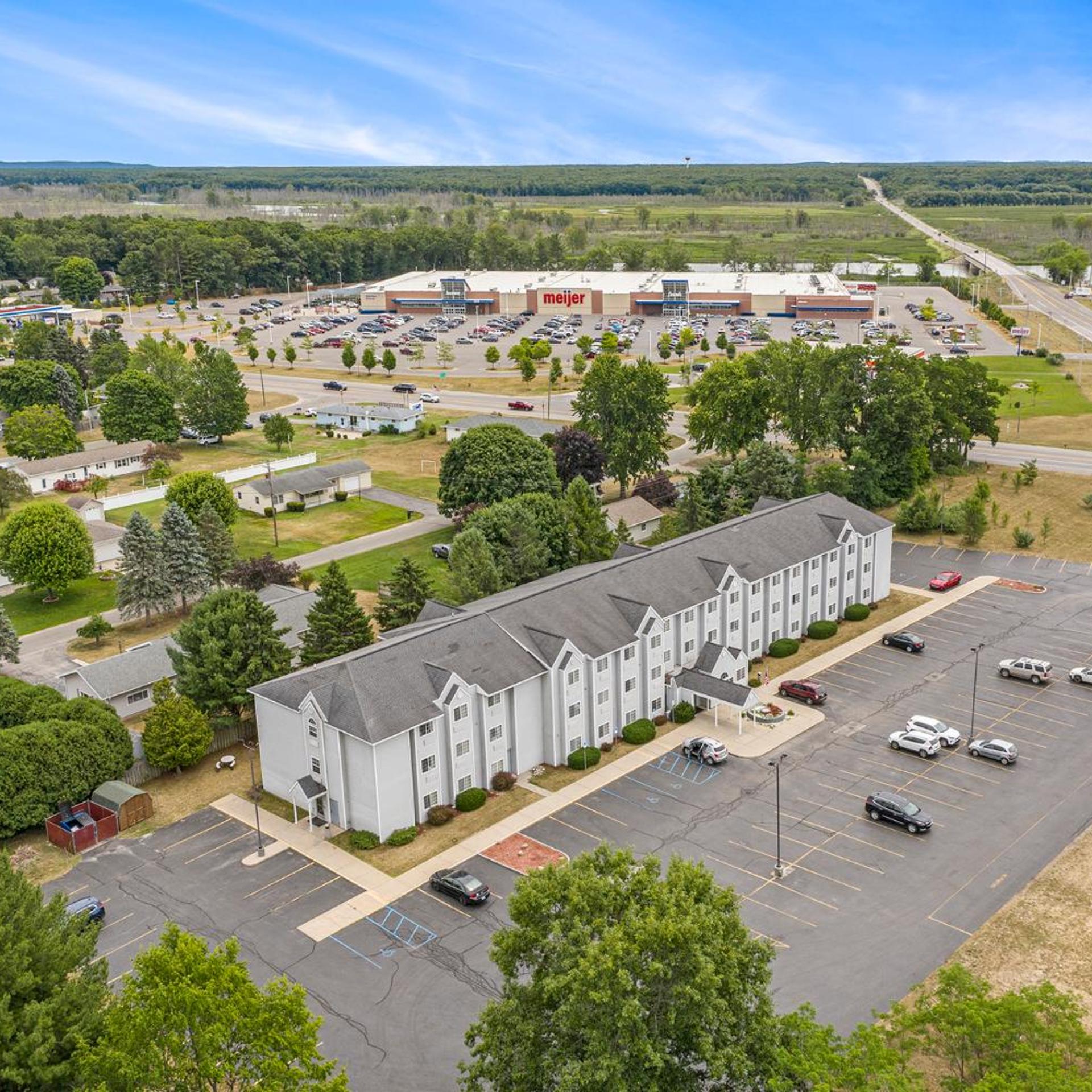 Microtel Inn & Suites by Wyndham Manistee 43/50