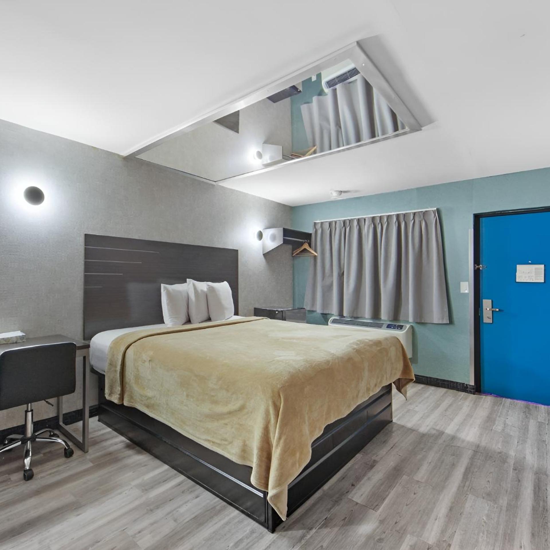Hotel OPUS Bronx Near Bay Plaza Mall 17/46