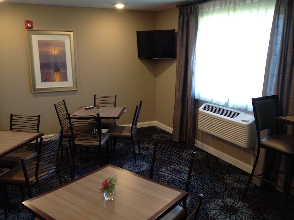 Grandstay Hotel Amp Suites 31/53