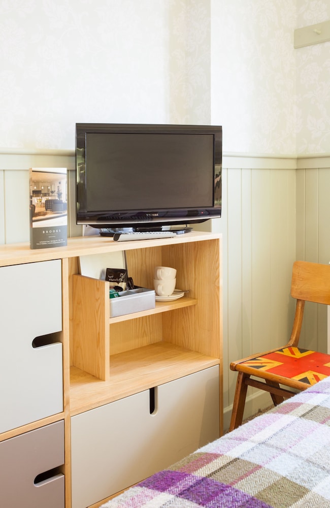 Brooks Guesthouse Bristol 56/69