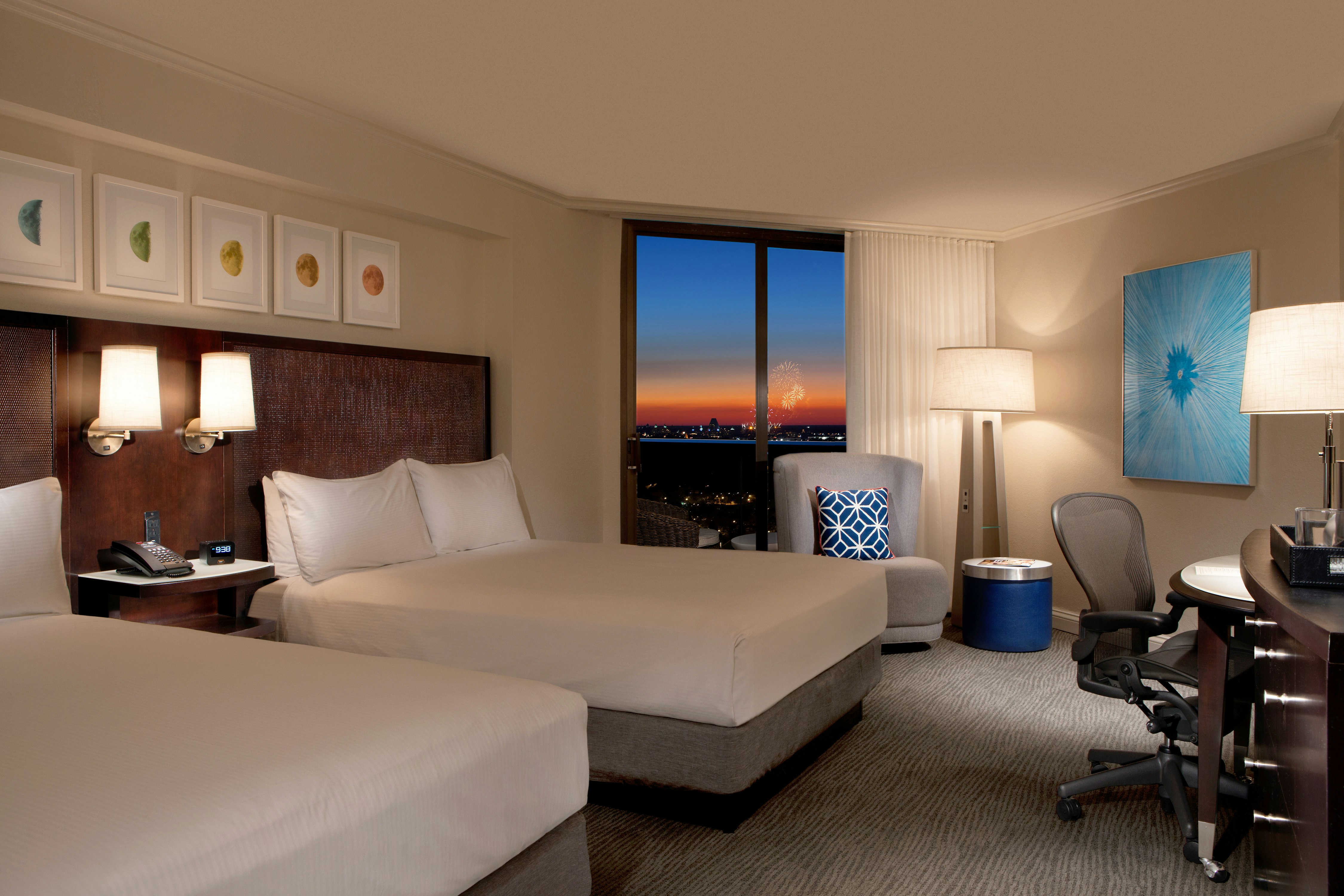 ROOM, 2 QUEEN BEDS, FIREWORKS VIEW