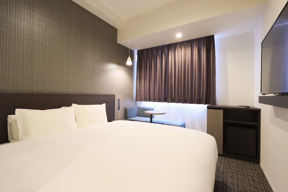 ROOM, QUEEN BED