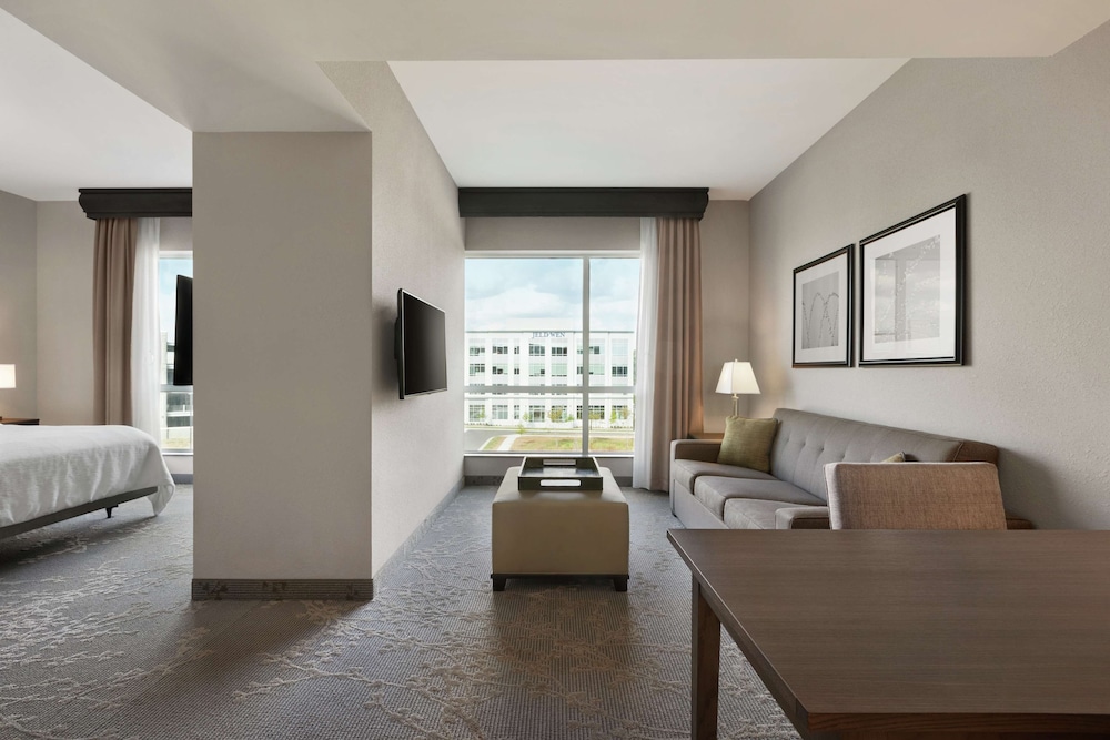 Embassy Suites by Hilton Charlotte Ayrsley 33/53