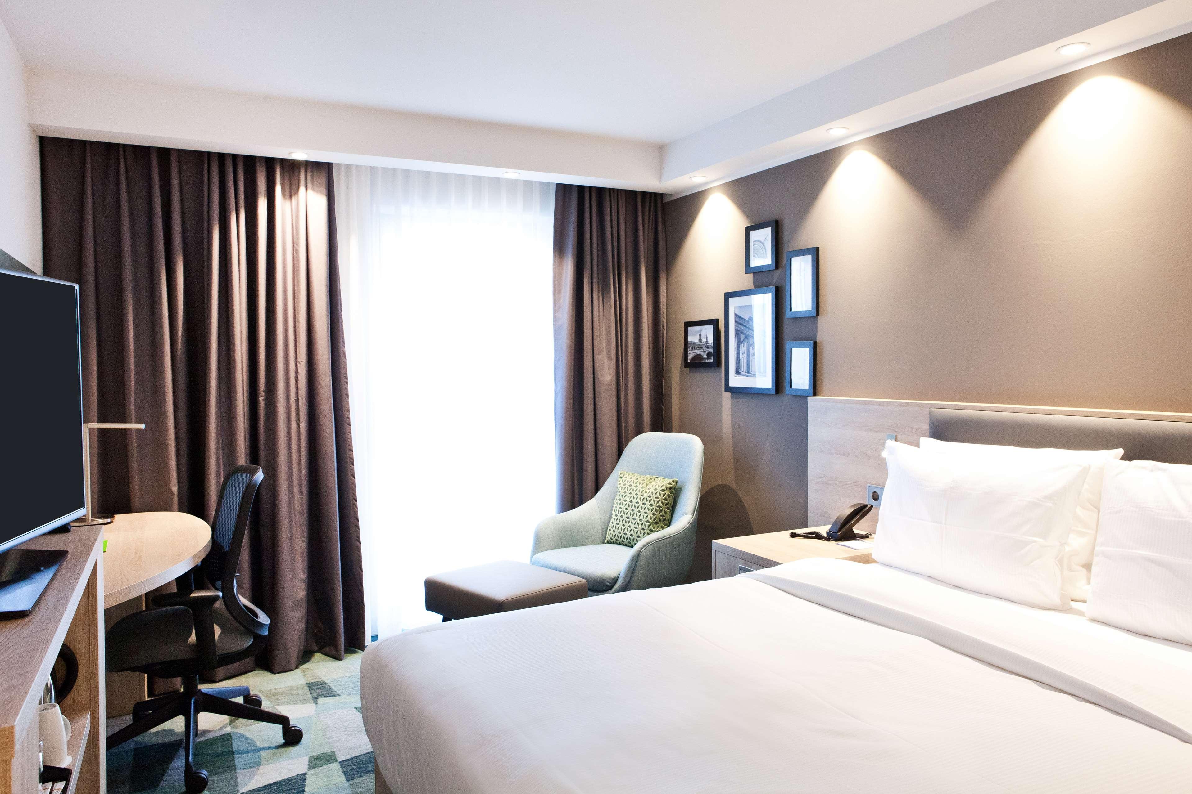 ROOM, QUEEN BED, RIVER VIEW
