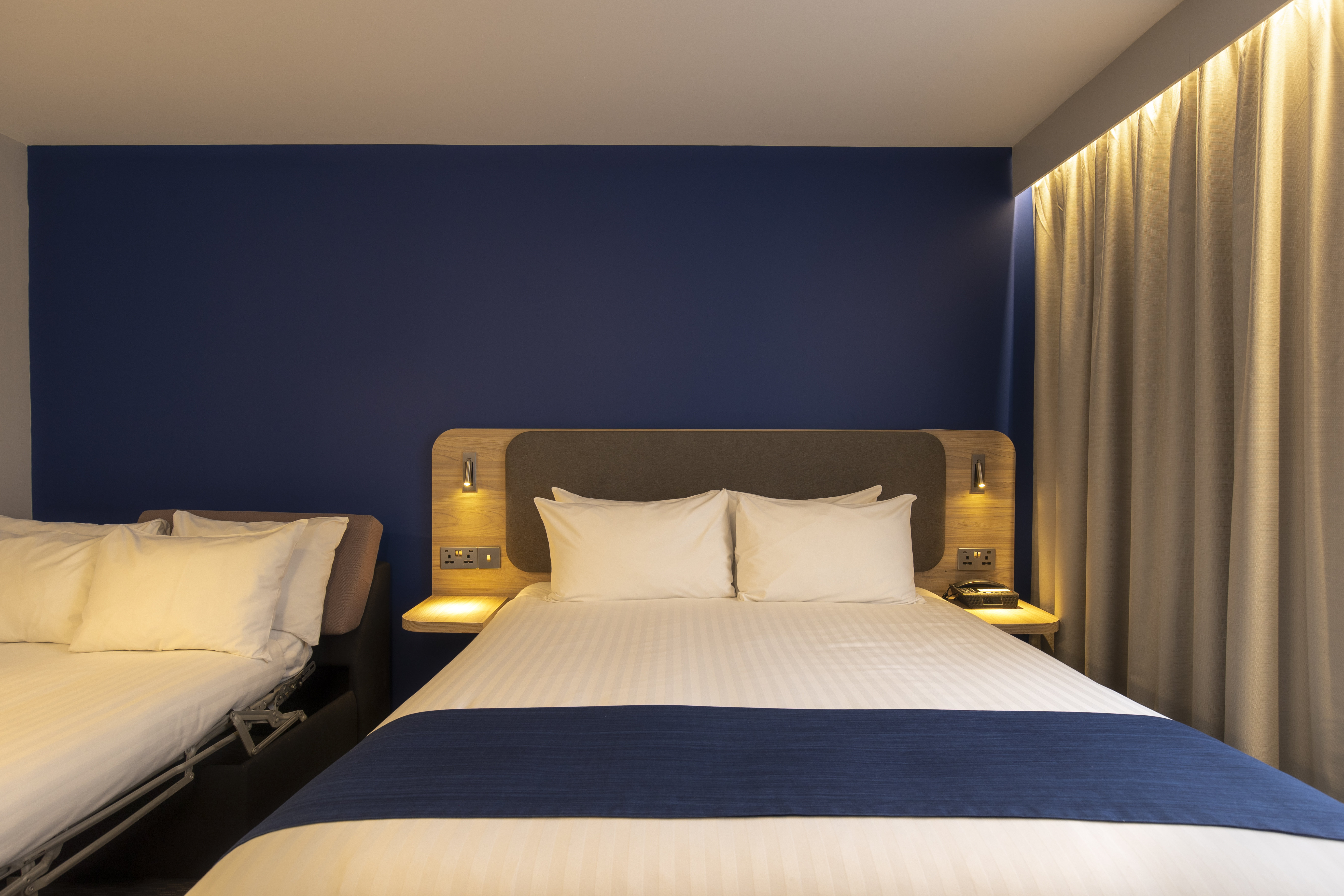 Holiday Inn Express Poole 17/50