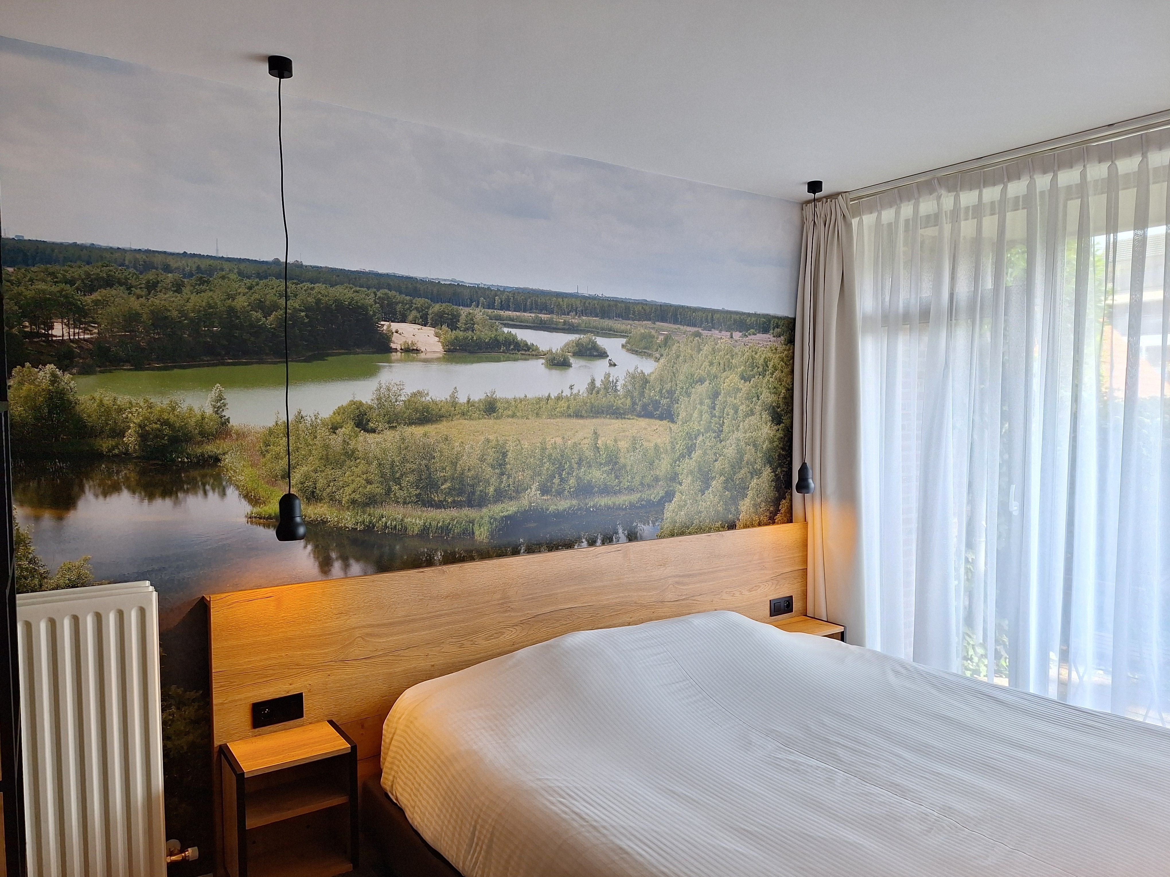 ROOM, DOUBLE BED