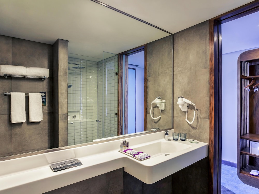 Mercure Jakarta Pantai Indah Kapuk 72/73