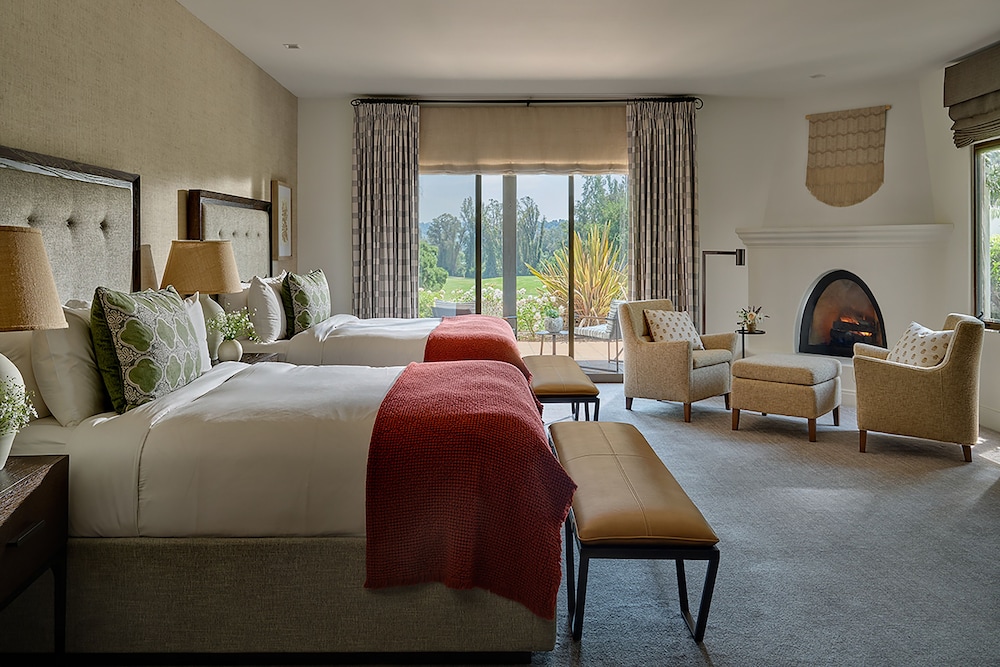 Shangri La, 2 Queen Beds