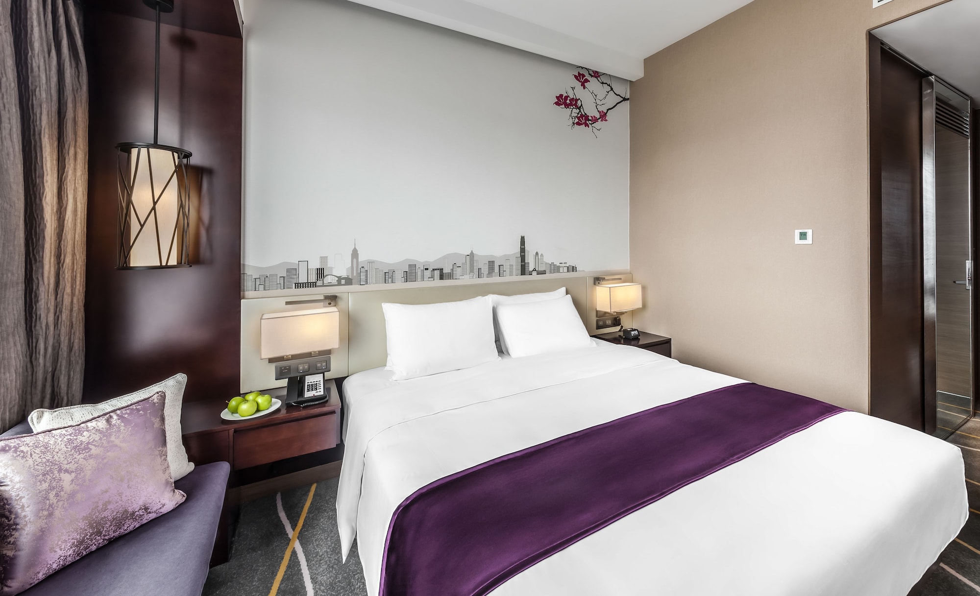 ROOM, KING BED, HIGH FLOOR
