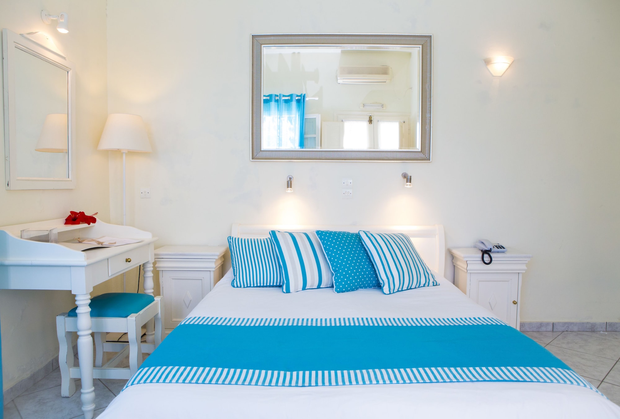 ROOM, DOUBLE BED