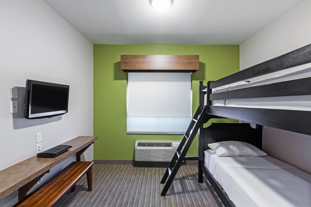 Holiday Inn Express Hotel and Suites Tulsa S Broken Arrow Hwy 51 18/80