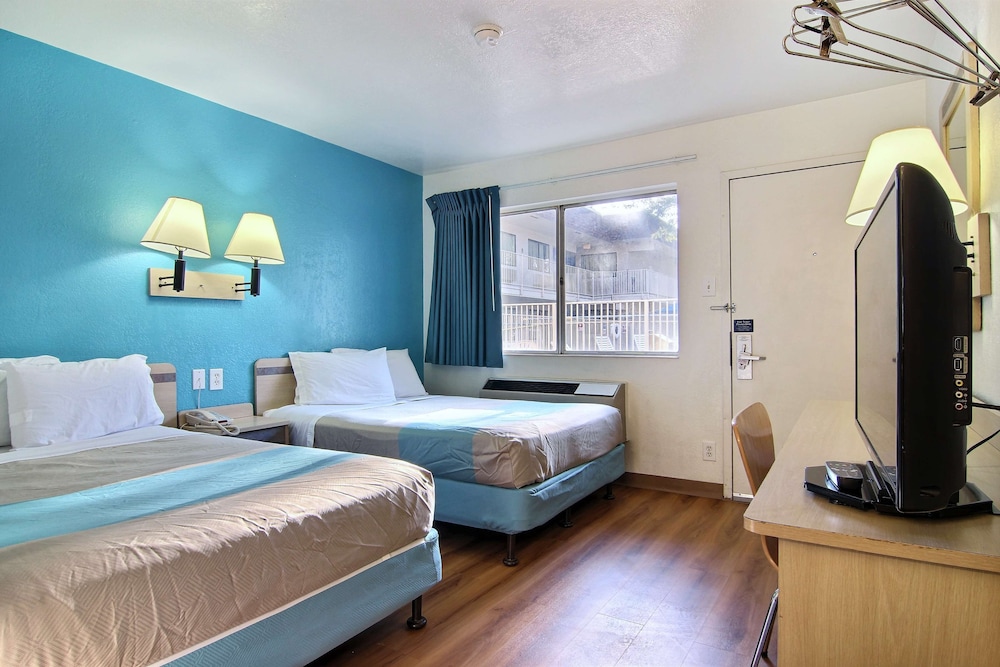 Motel6 Lubbock, TX 18/42