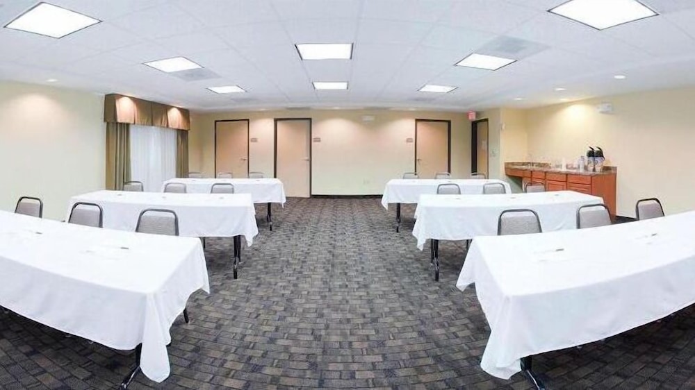 Holiday Inn Express Hotel And Suites el Dorado Ks 46/52