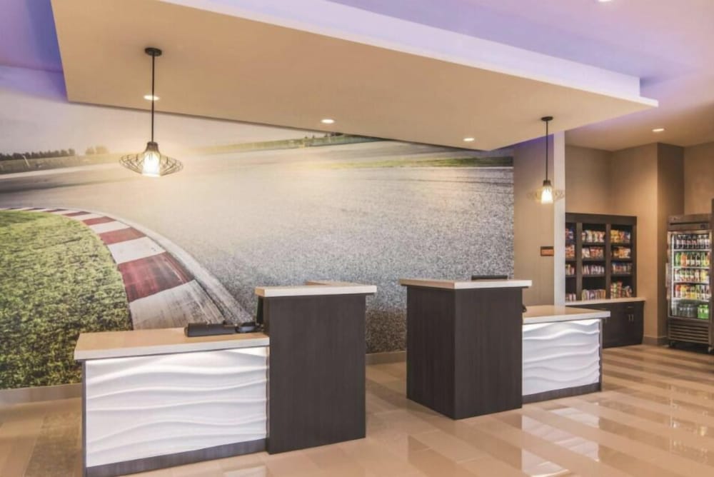 La Quinta Inn & Suites by Wyndham Locust Grove 7/55