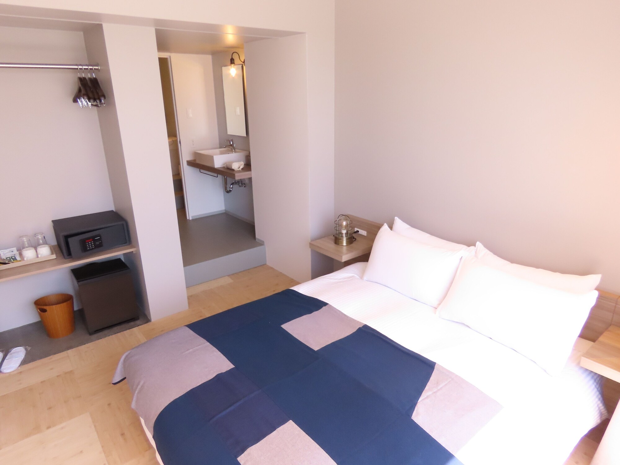 GARDEN, DOUBLE BED