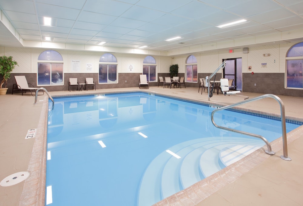Holiday Inn Express Hotel Suites Beatrice 5/76