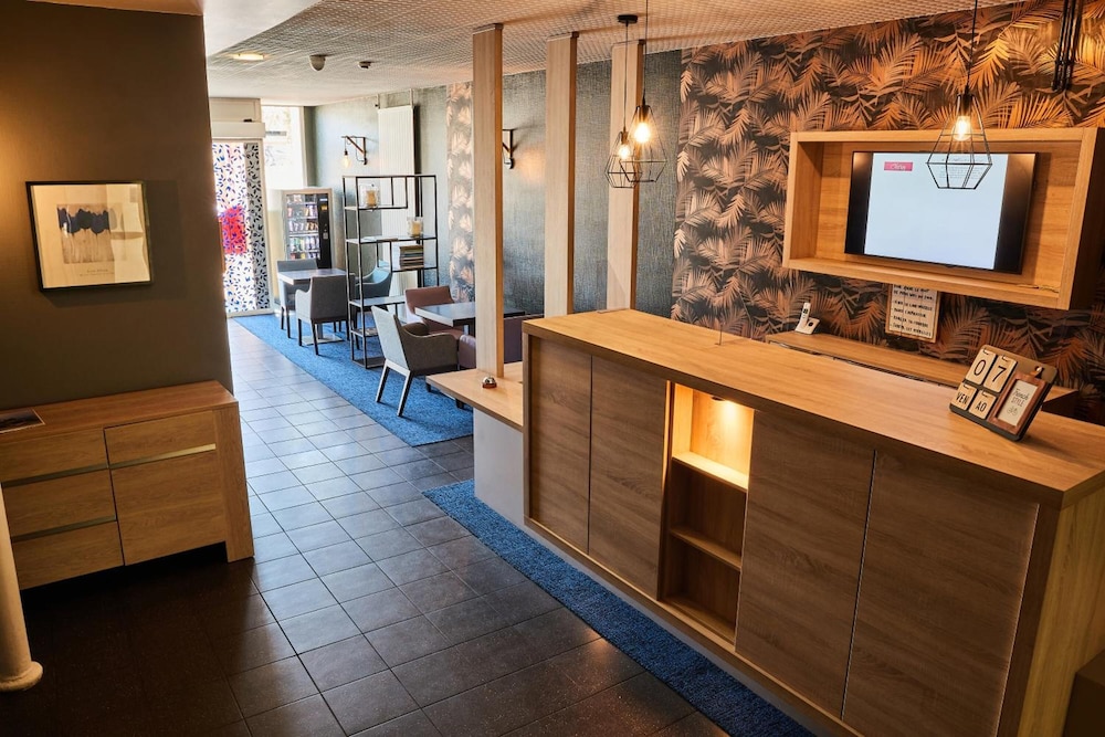 Ashley Hotel 6/50