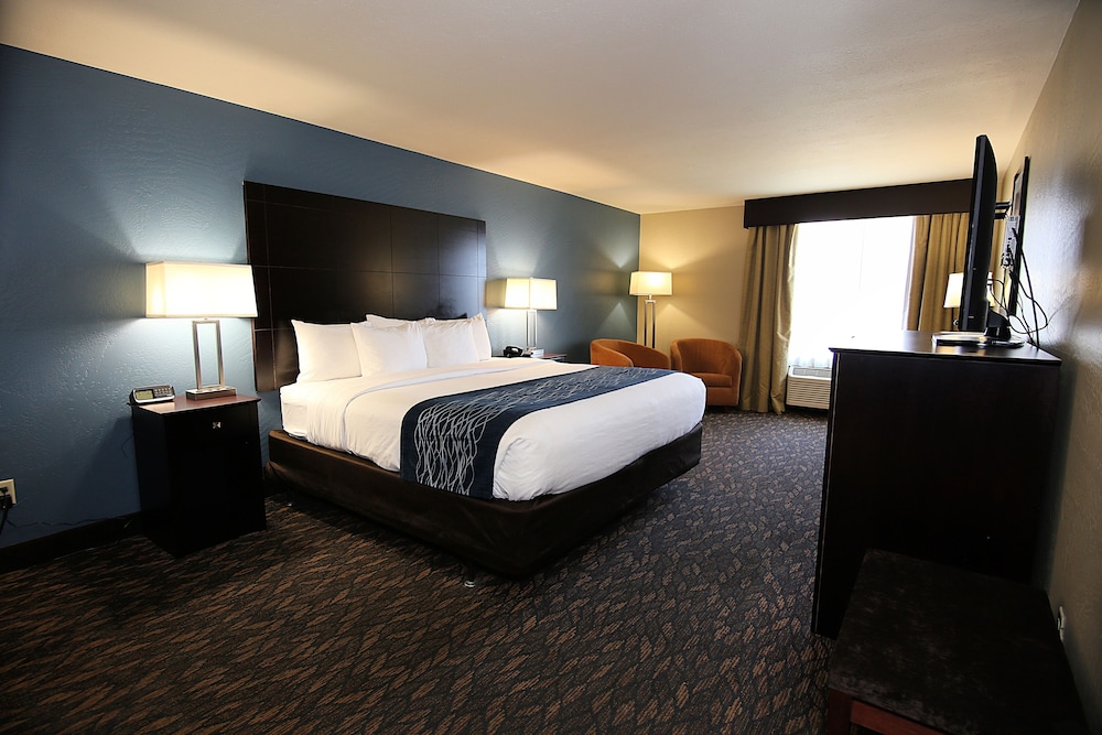 Comfort Inn & Suites Ashland, OR 17/40
