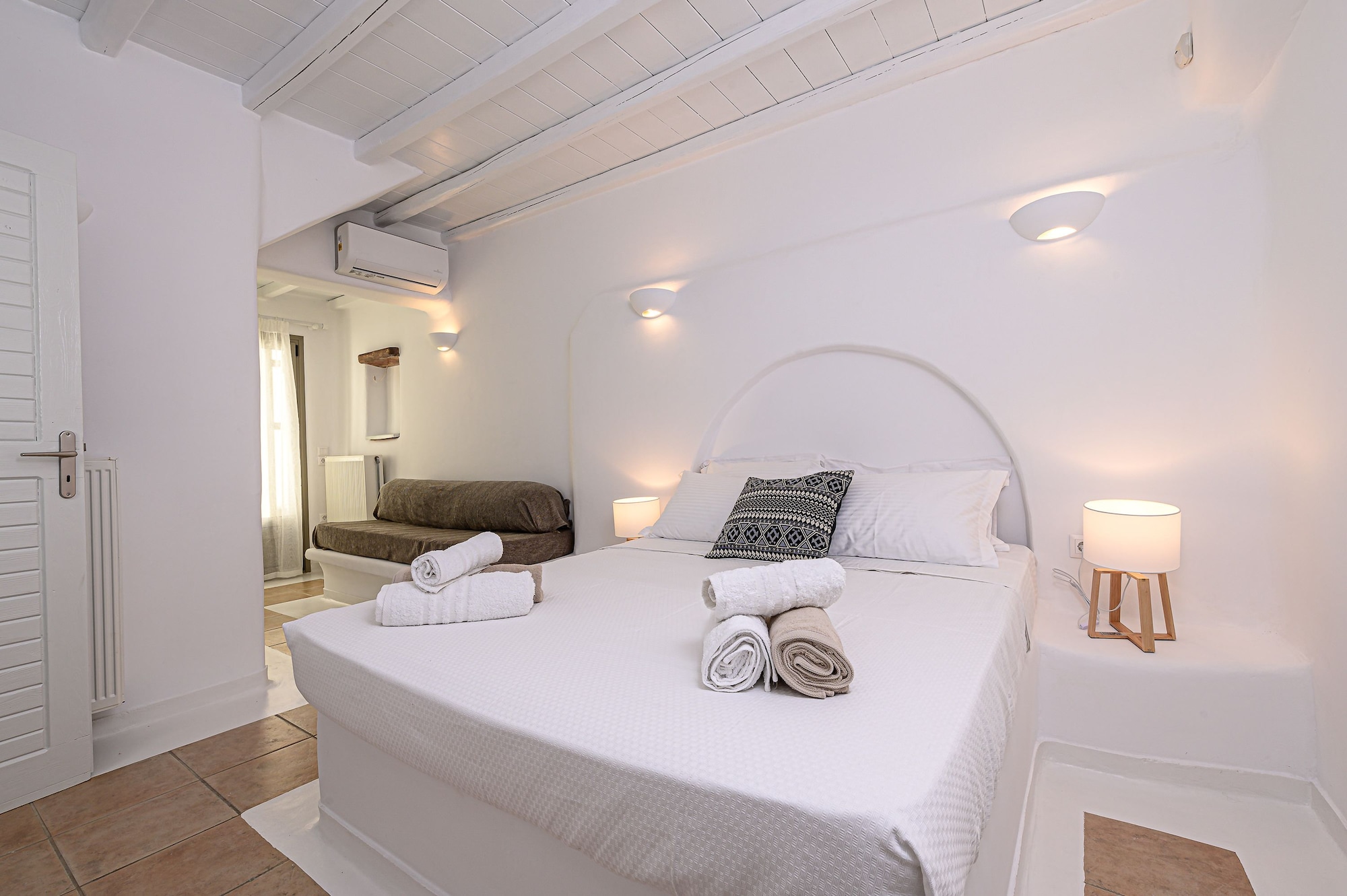 Thalia, 5 Bedrooms, Executive, Villa, Twin Beds, Bunk Bed, 3 Queen Beds, Sofa, Private Pool، 9 Muses Villas Mykonos 3/10