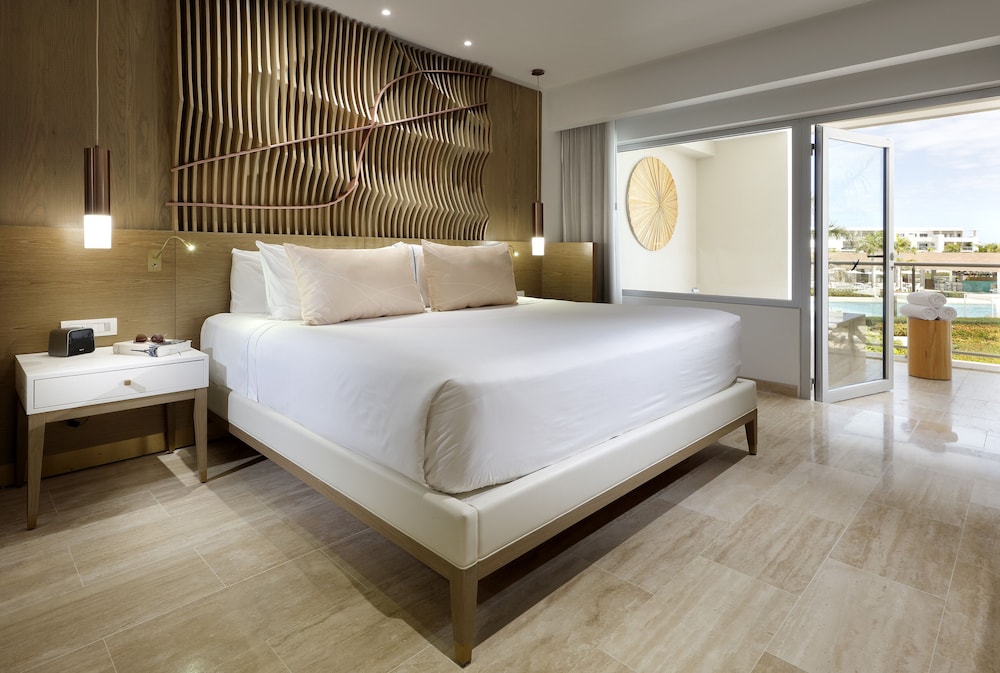 Concierge, Master, Family, Suite, King Bed, Sofa