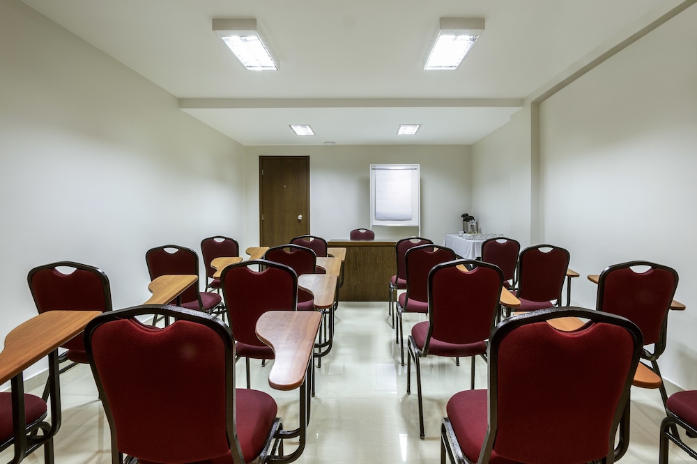 Sia Park Executive Hotel 38/44