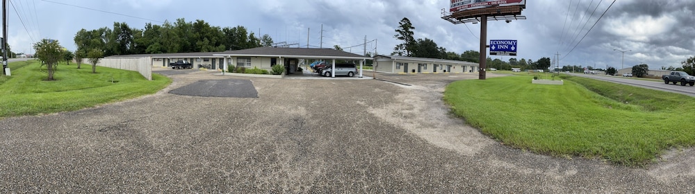 Economy Inn Gonzales 24/29