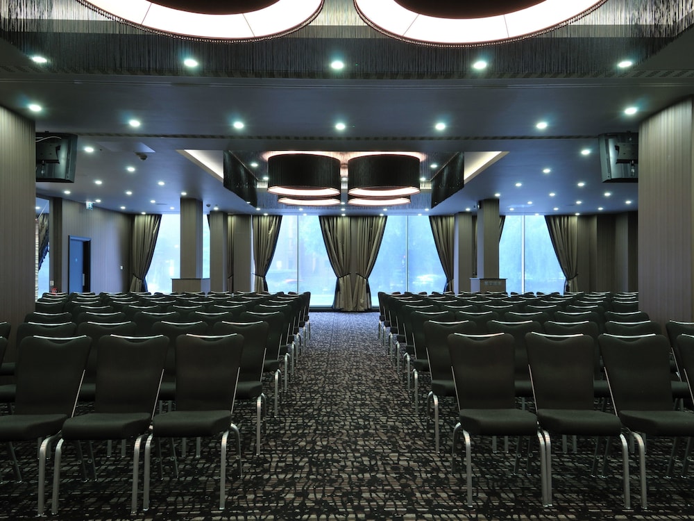 Doubletree By Hilton Hotel Woking 48/55