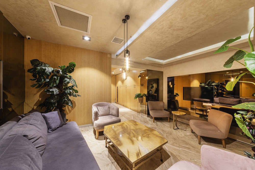 Ayramin Deluxe Hotel 50/78