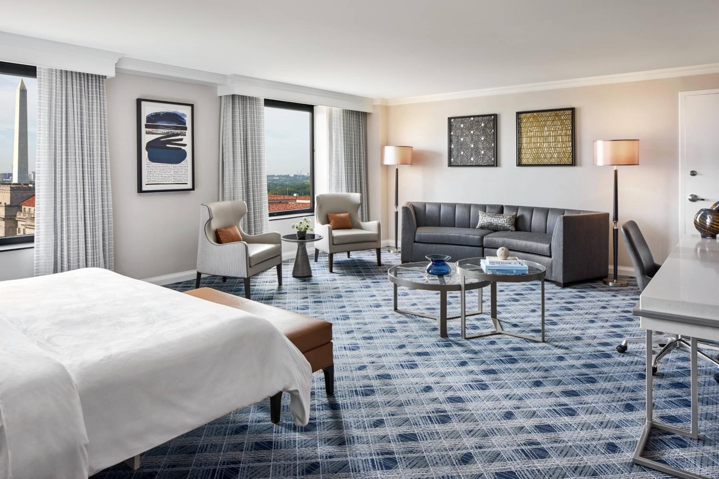 Suite, King Bed, Murphy Bed