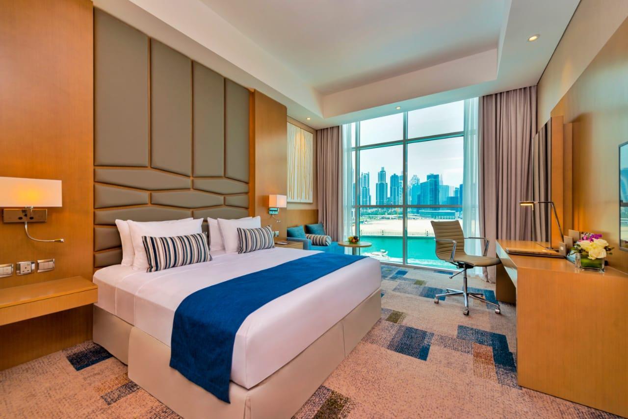 Deluxe, King Bed, Partial Bay View