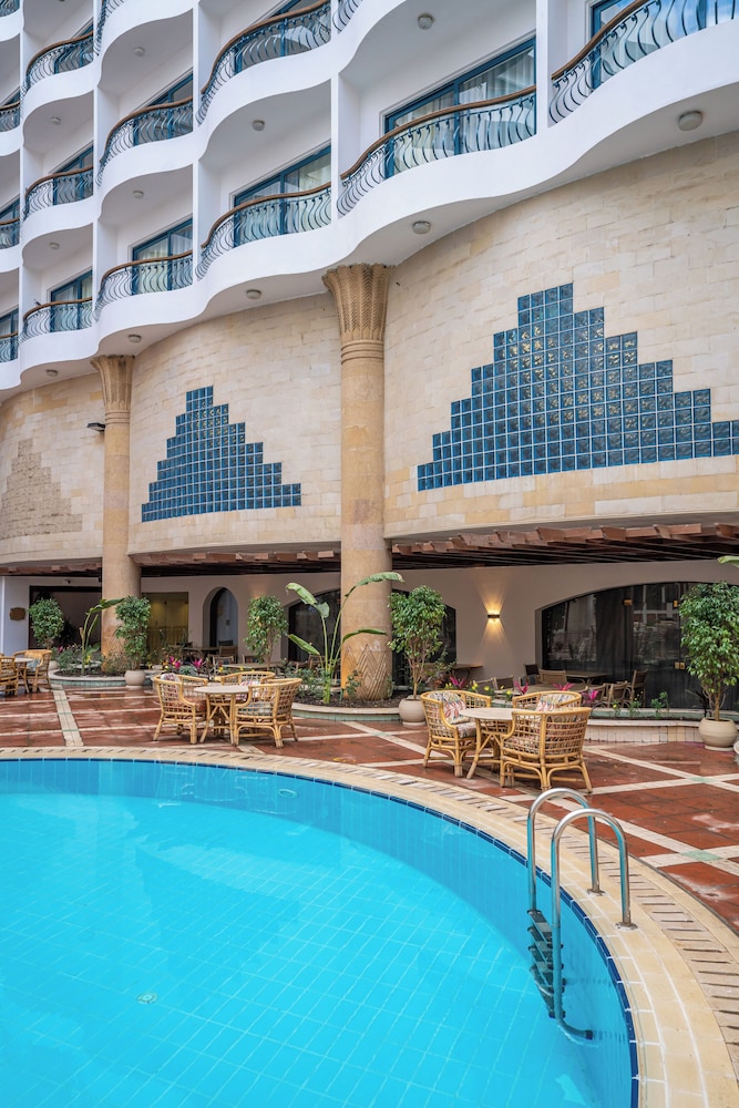 Azal Pyramids Hotel 10/74