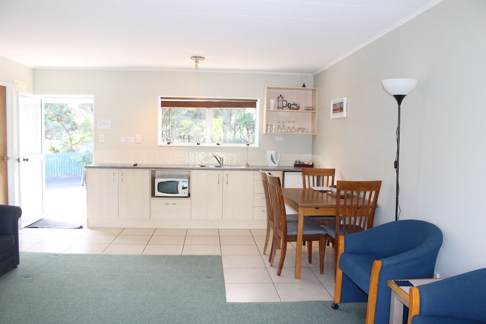 Ash Grove Boutique Motel 54/70