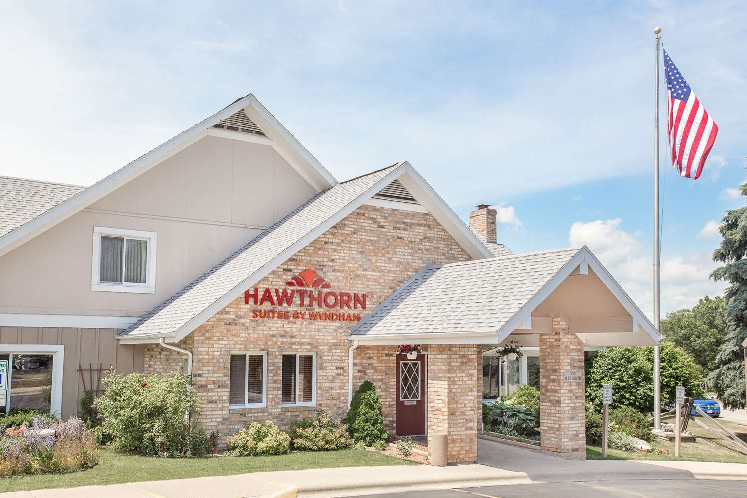 Hawthorn Suites by Wyndham Green Bay 1/10