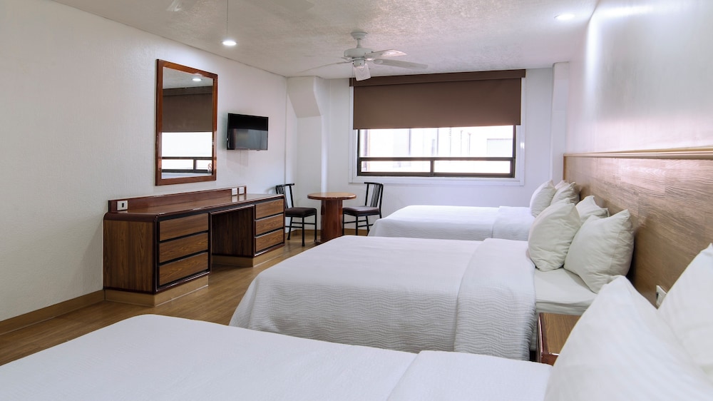Hotel San Lucas 36/66