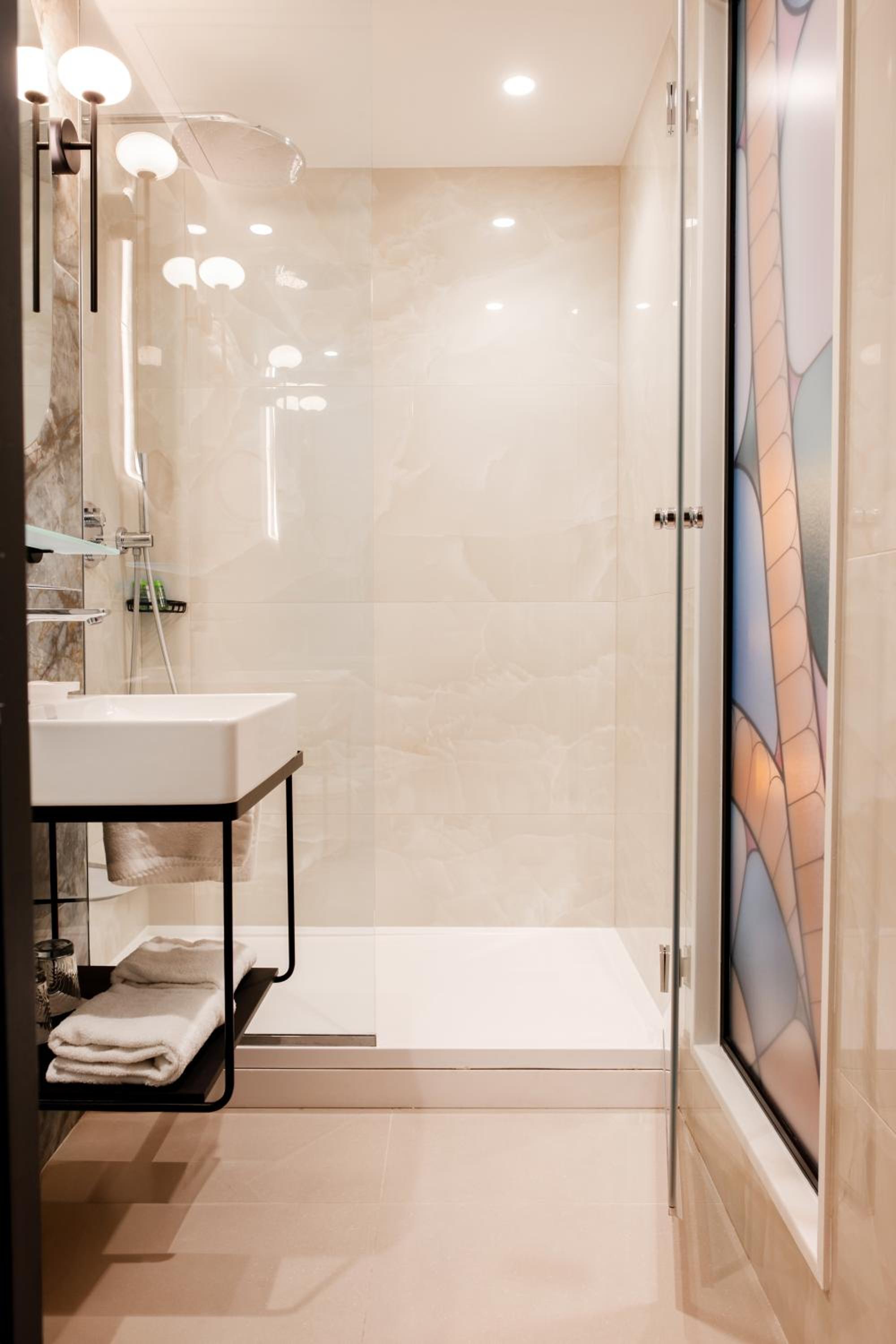 Adjoining, Family, Queen Bed، Grand Hotel Saint Michel 9/9