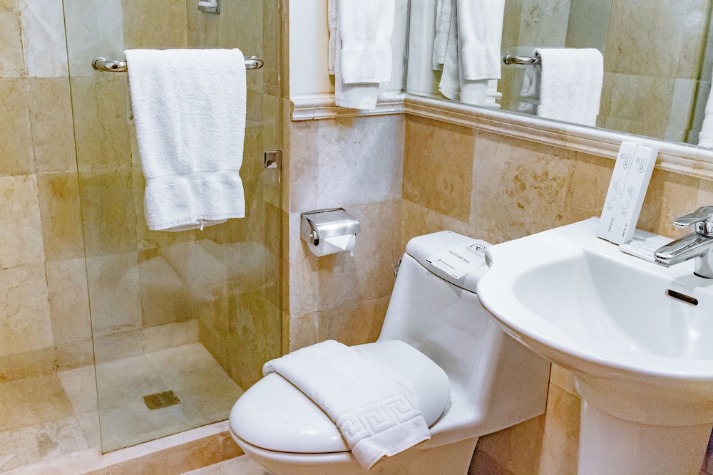 Crown Regency Prince Resort 18/35