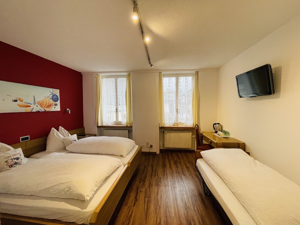 1 BEDROOM, ECONOMY, TRIPLE