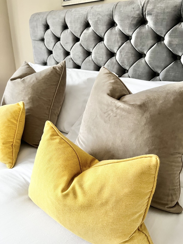 Devon House Guest House 25/50
