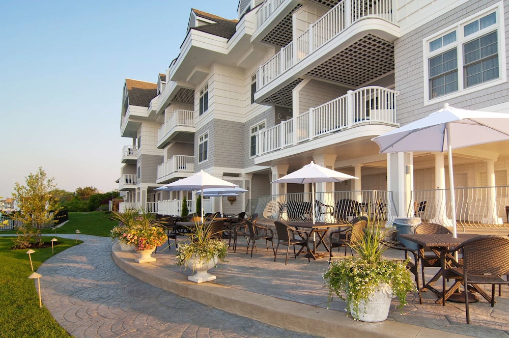 Waters Edge Resort Spa 5/50