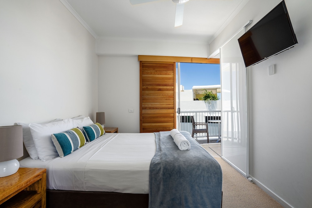 Rolling Surf Resort 18/78