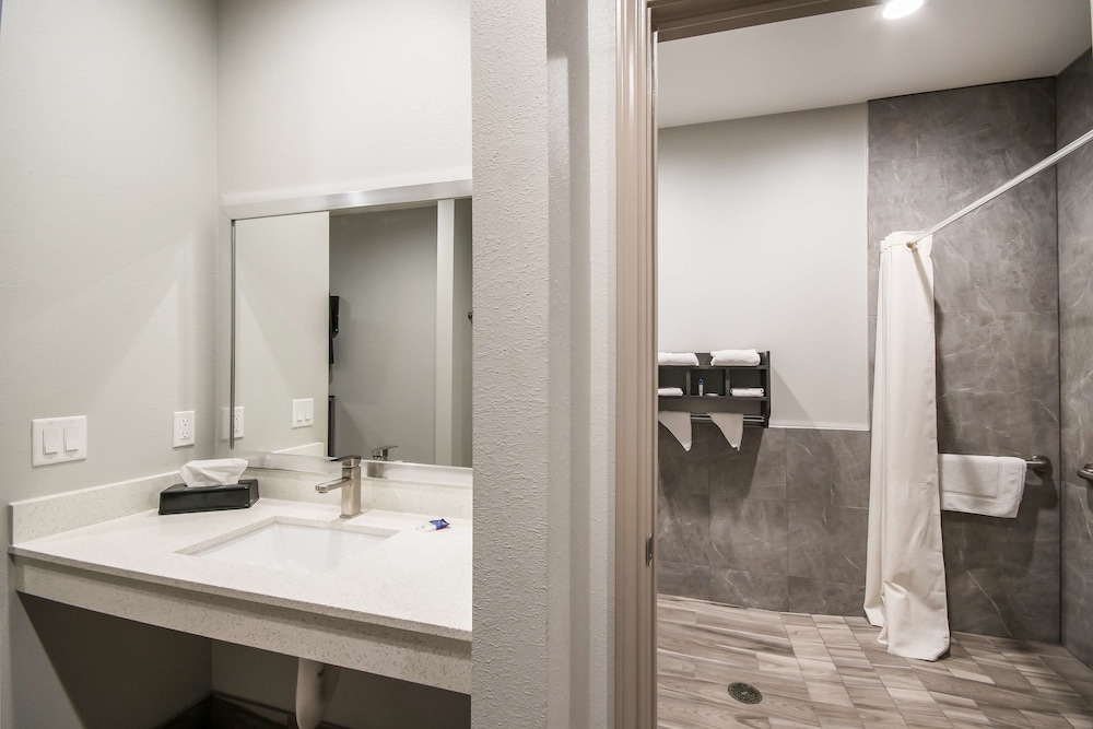 Americas Best Value Inn & Suites Northeast Houston Downtown I-610 14/28